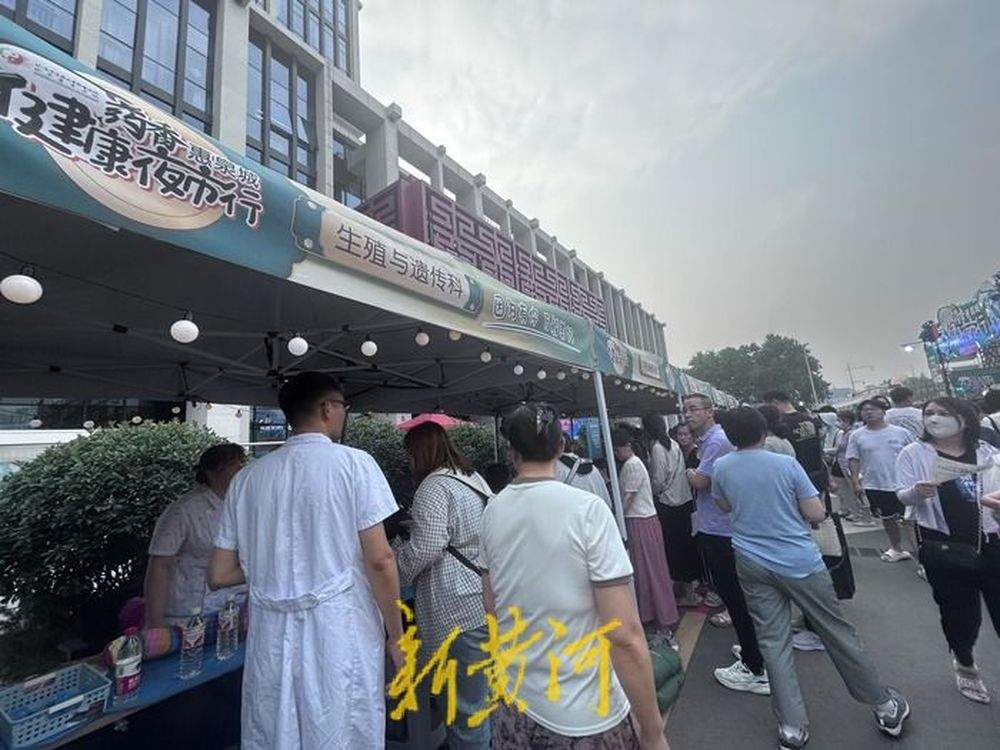 中醫(yī)大咖“擺攤兒”秀絕技，這場(chǎng)別樣的健康文化夜市鳴鑼開市